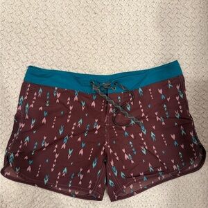 Patagonia Women’s size 12 Maroon and Teal Patterned Shorts